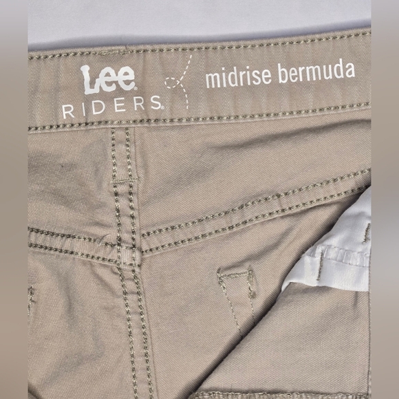 ✨ Lee Riders Midrise Bermuda Shorts – Women's Size 14 – Neutral Khaki ✨ - Picture 3 of 6